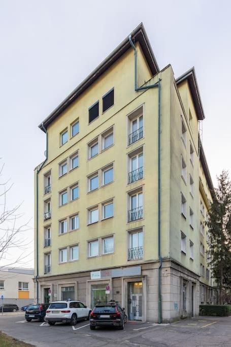 Bnb Slovakia Nivy Bliss Retreat Bratislava Bagian luar foto